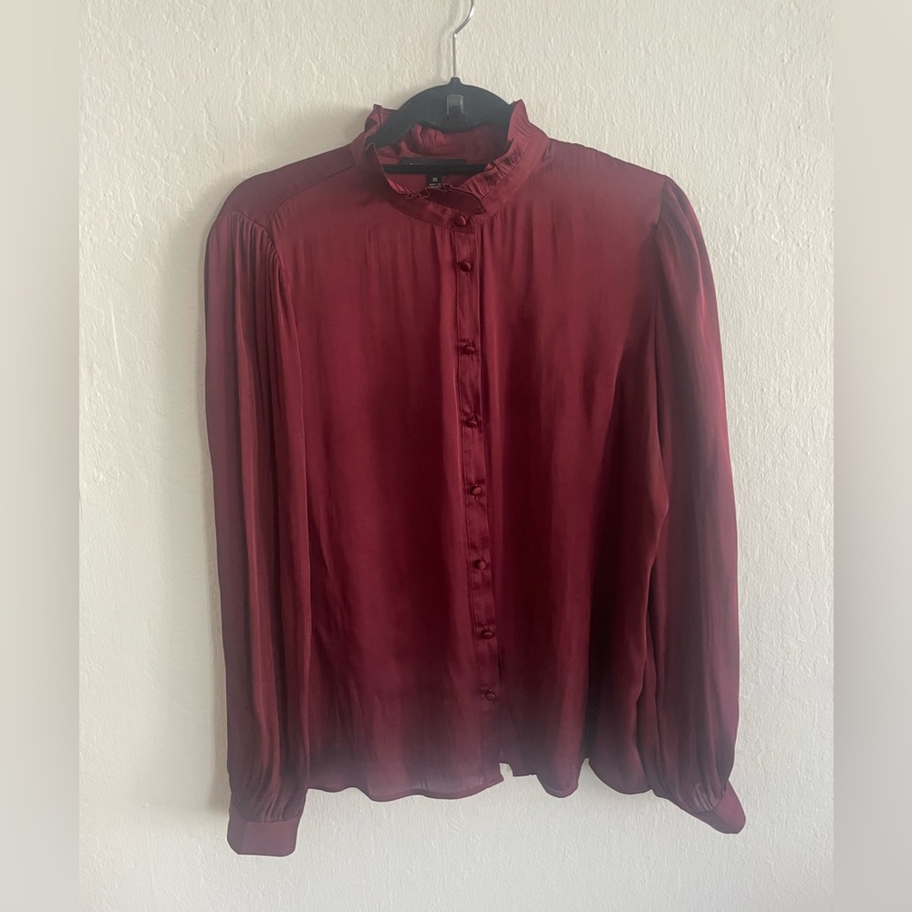 Banana Republic burgundy top size M